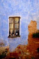 muro blu e la finestra   blue wall and window