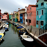 case colorate sul canale      colorful  houses on canal